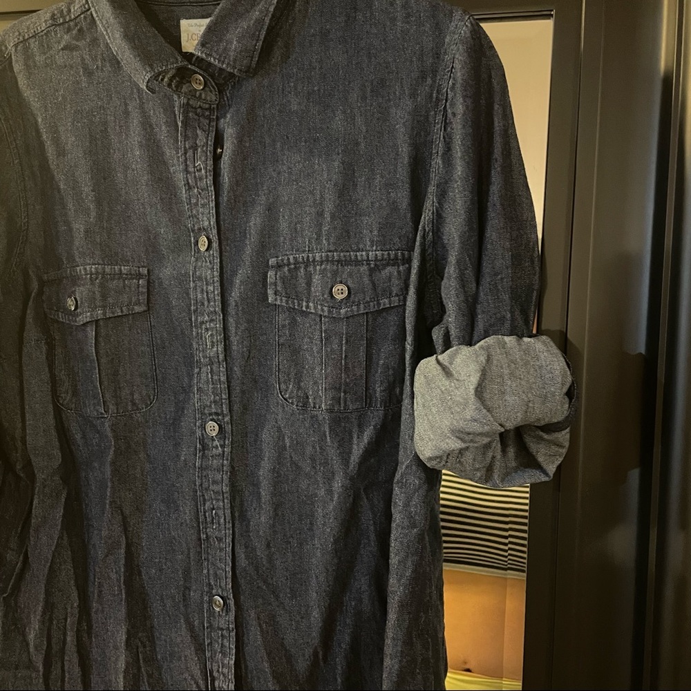 📦PACKED & DONATED📦 Women’s J. Crew denim button up